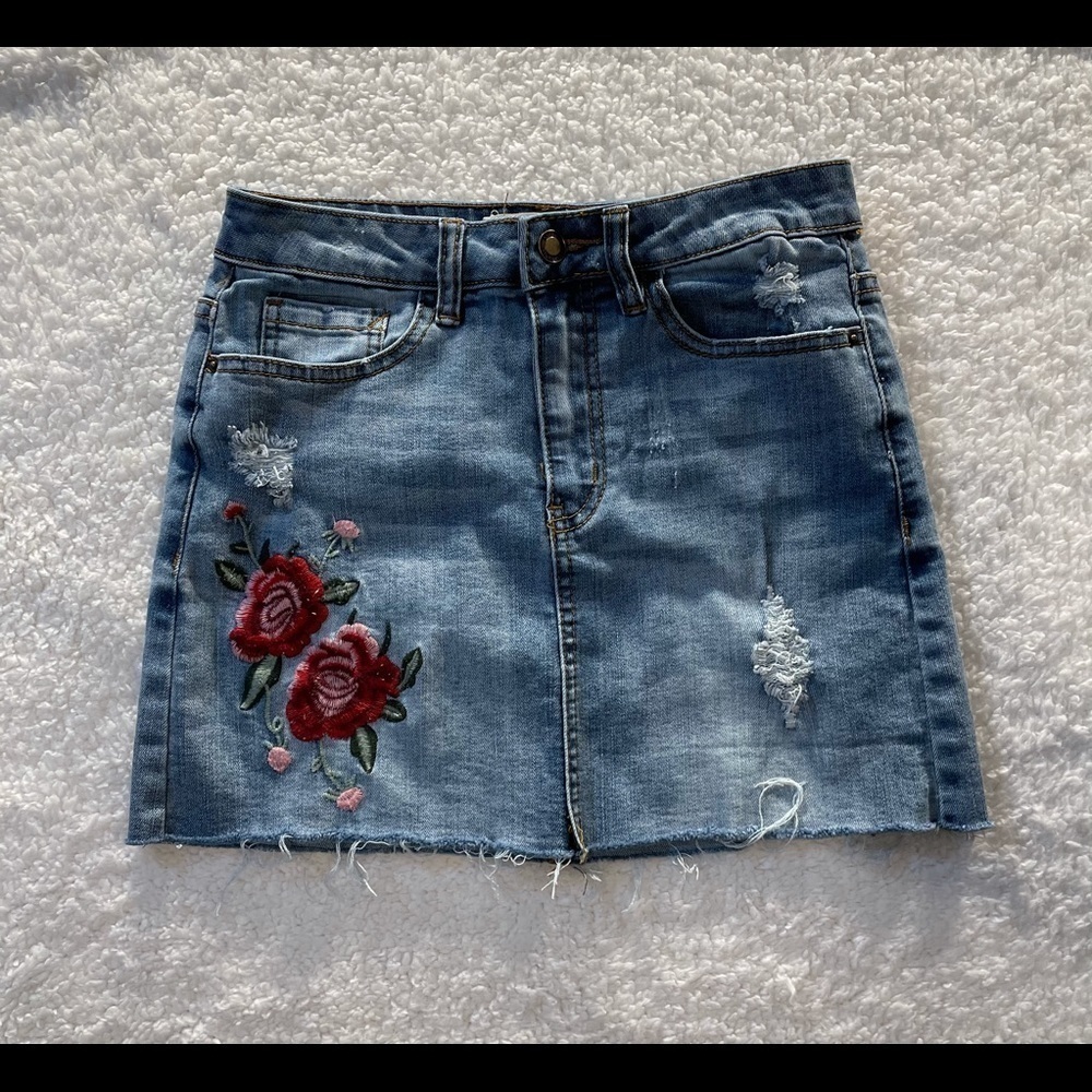 Angel Kiss Distressed Embroidered Roses Raw Hem Denim Jean skirt, sz S